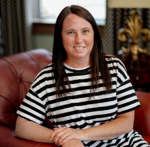 photo a woman seated in a chair